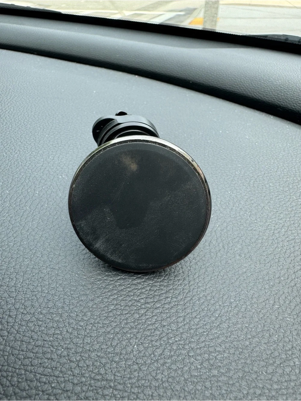 Universal Magnetic Car Vent Phone Mount - Black